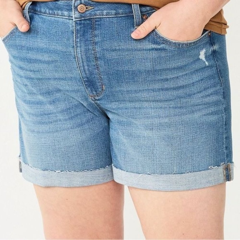 Sonoma Women’s High Rise Shorts NWT.     Size 24W
